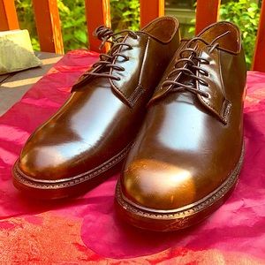 Never been worn rare Donavon leather dress shoes by Frye